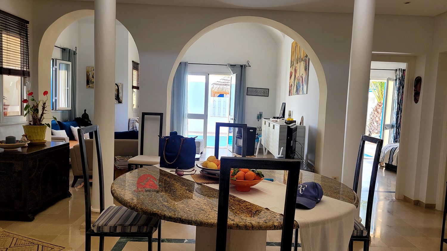 A VENDRE EN ZONE TOURISTIQUE BELLE VILLA AVEC PISCINE PRIVÉE - RÉF V623 - photo 3