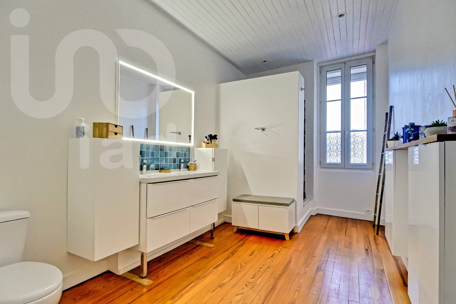 Maison de ville atypique  dans la petite ville de Pauillac au milieu du vignoble médocain et de ses magnifiques châteaux. - photo 4