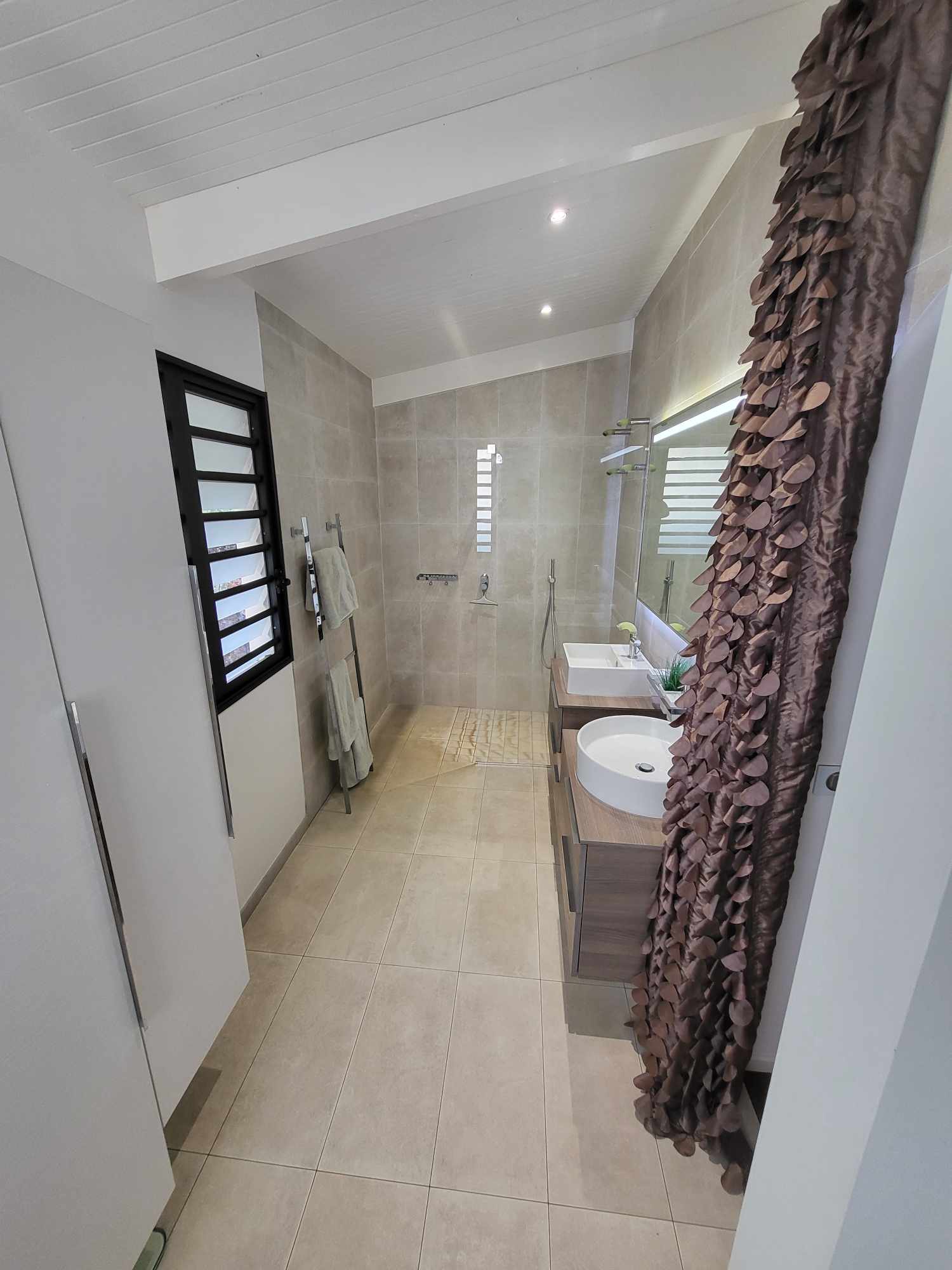 Villa F4/5 sur Parcelle XXL - Secteur Prisé - Vu sur l’Ocean. - photo 4