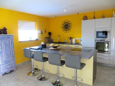 Charmante villa F4 neuve ventilée offrant une jolie vue dégagée - photo 3