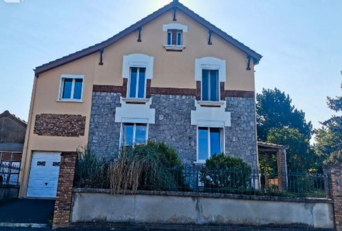 Maison avec terrain , garage et dépendances. - photo 1