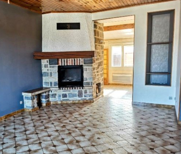Maison avec terrain , garage et dépendances. - photo 3