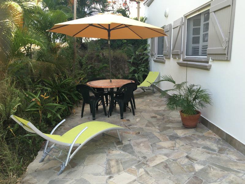 Loue Petite Maison F3 Sur Baie Mahaut - photo 2