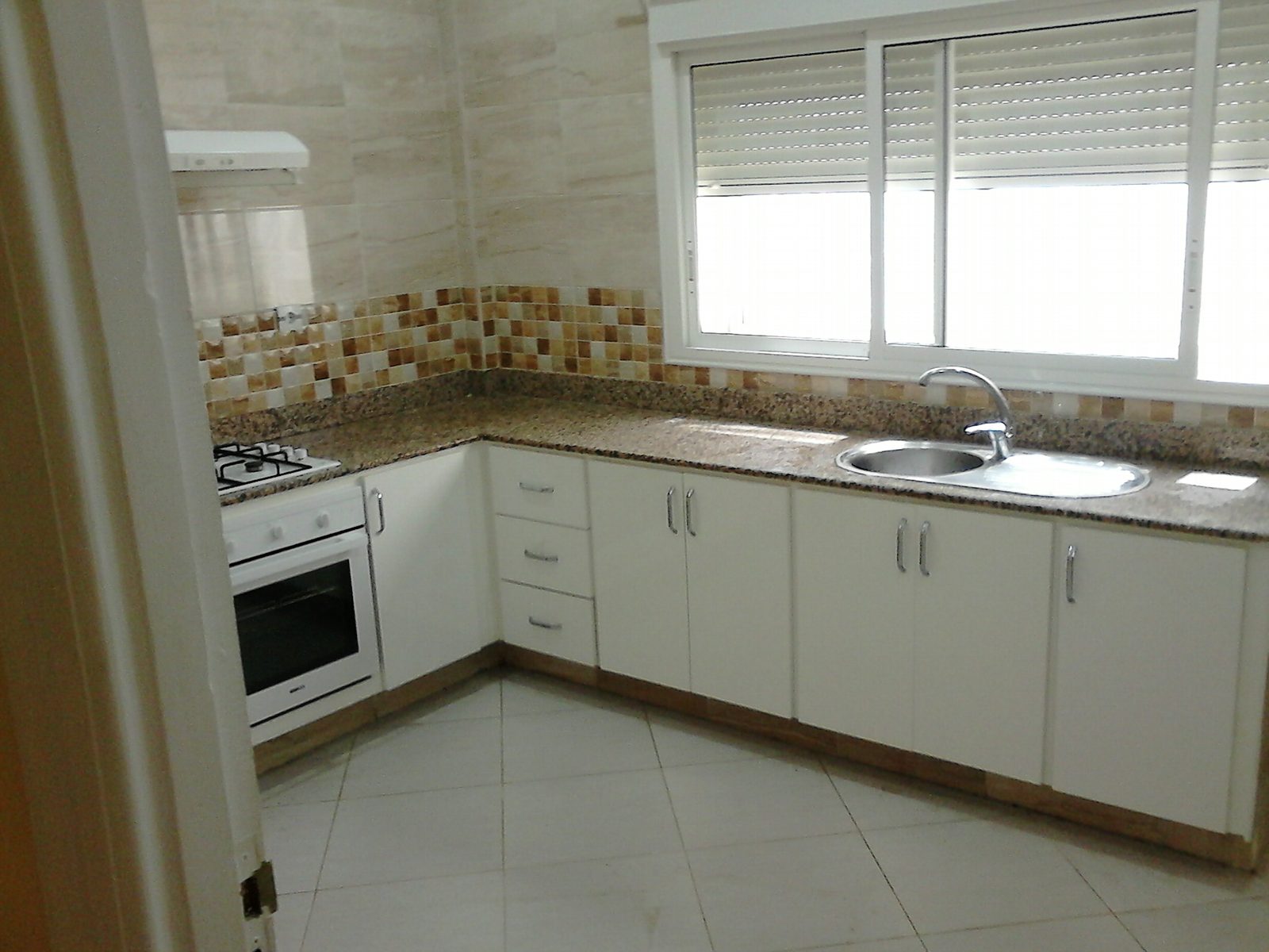 VENDS F4 ORAN - 85 000 € NEGOCIABLE - ACCEPTE ECHANGE - photo 4