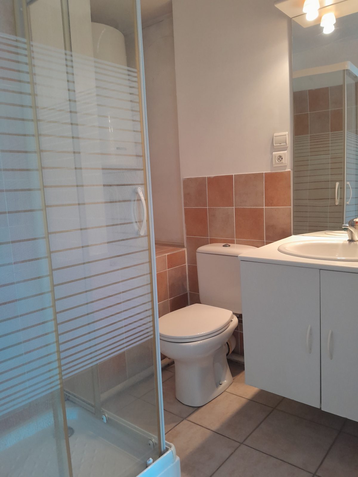 A louer studio à Châbons (38690) - photo 4