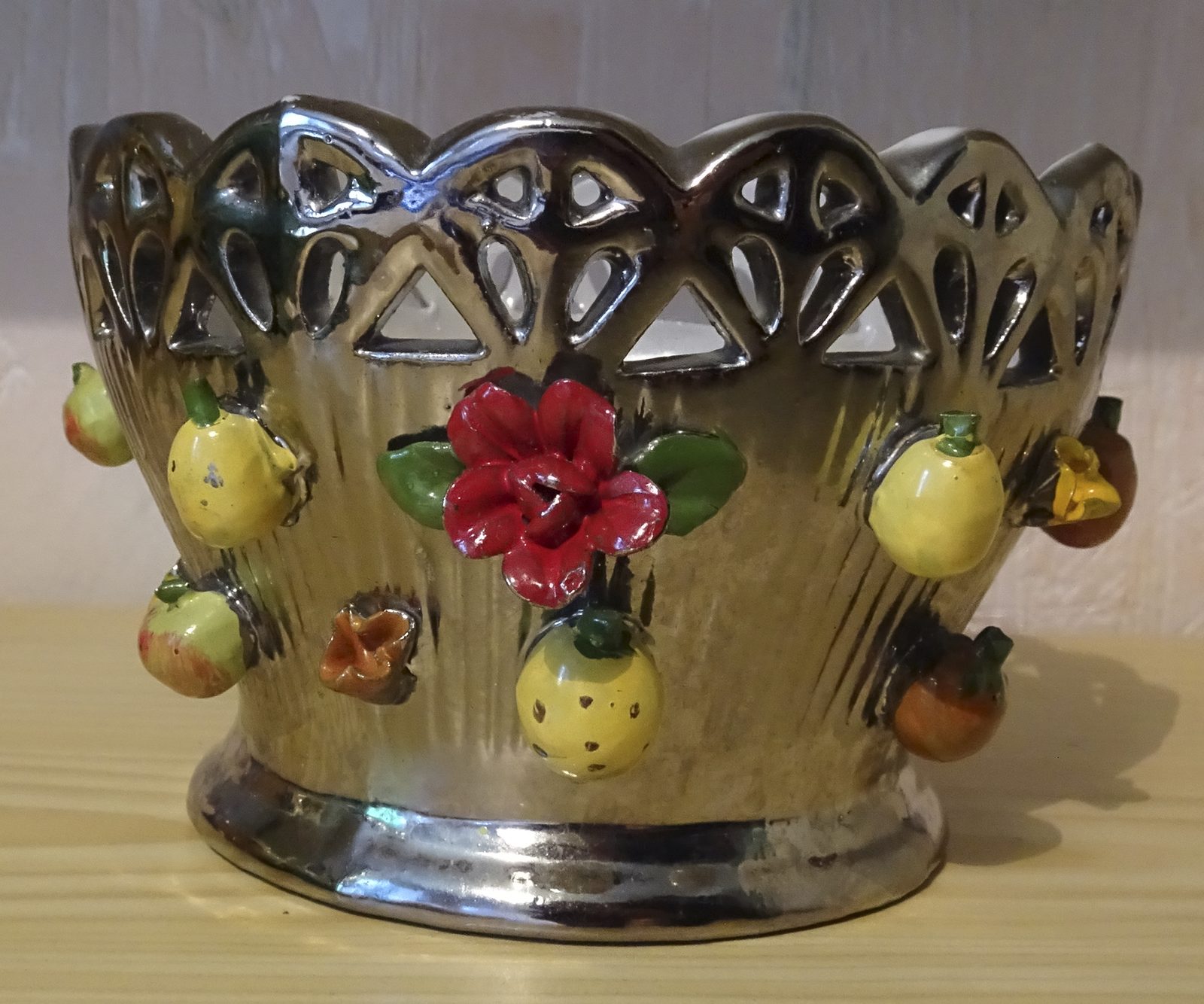 CORBEILLE POT CERAMIQUE FRUITS FLEURS VINTAGE DOREE BORD DENTELLE - photo 2