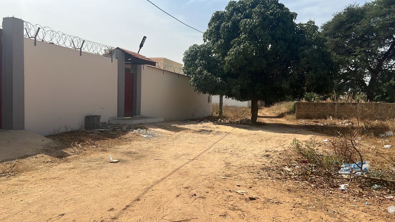 Terrain de 225 mètres carrés à vendre à Saly Sénégal - photo 2