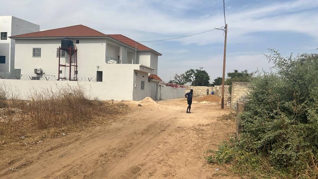 Terrain de 300 mètres carrés à vendre à Saly Sénégal - photo 2