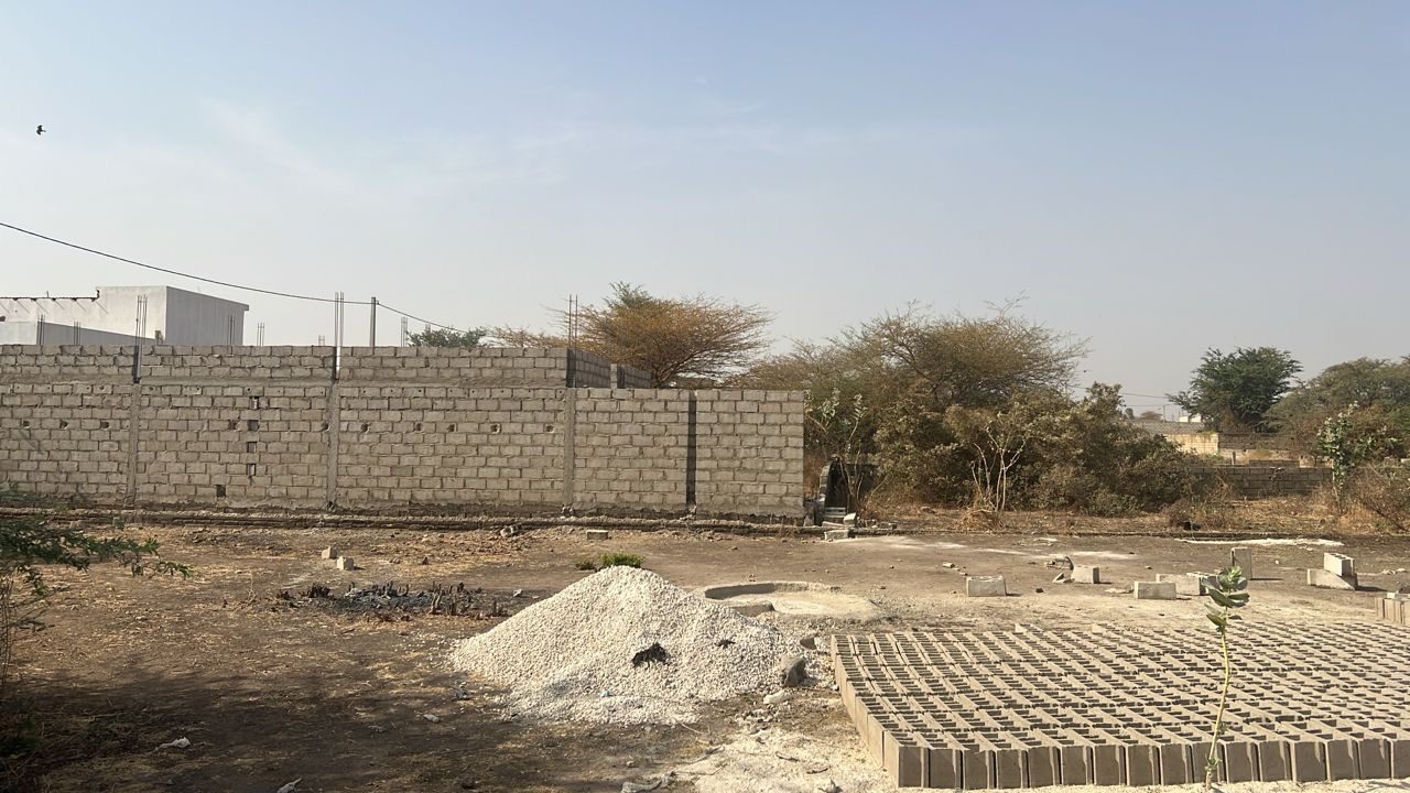 Terrains de 300 mètres carrés à vendre à Gandigal Sénégal - photo 3