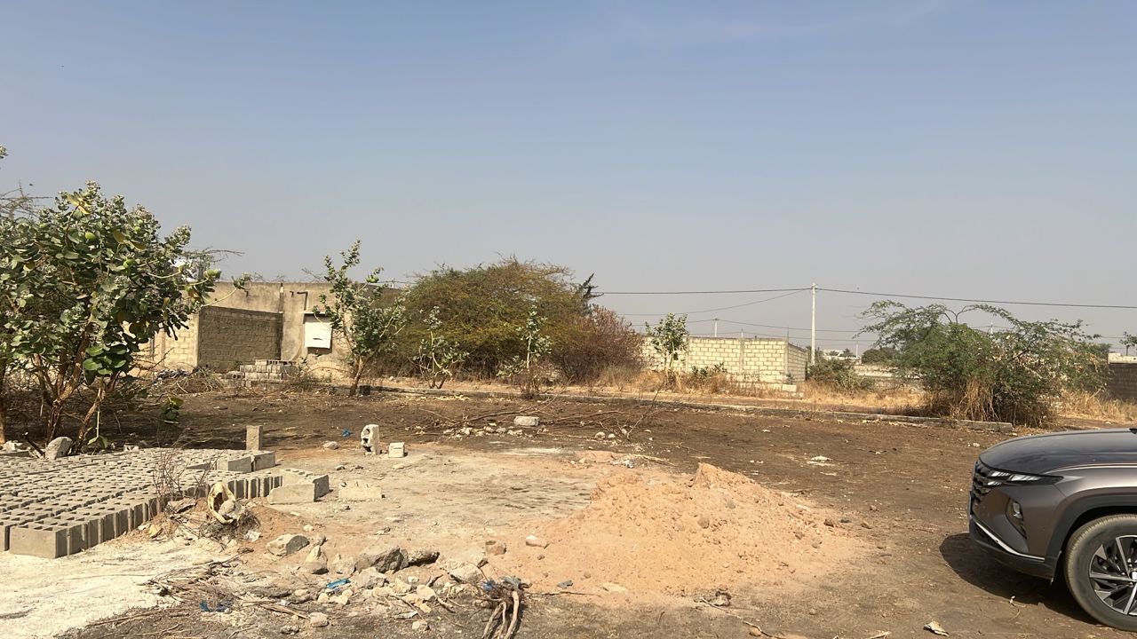 Terrains de 300 mètres carrés à vendre à Gandigal Sénégal - photo 4
