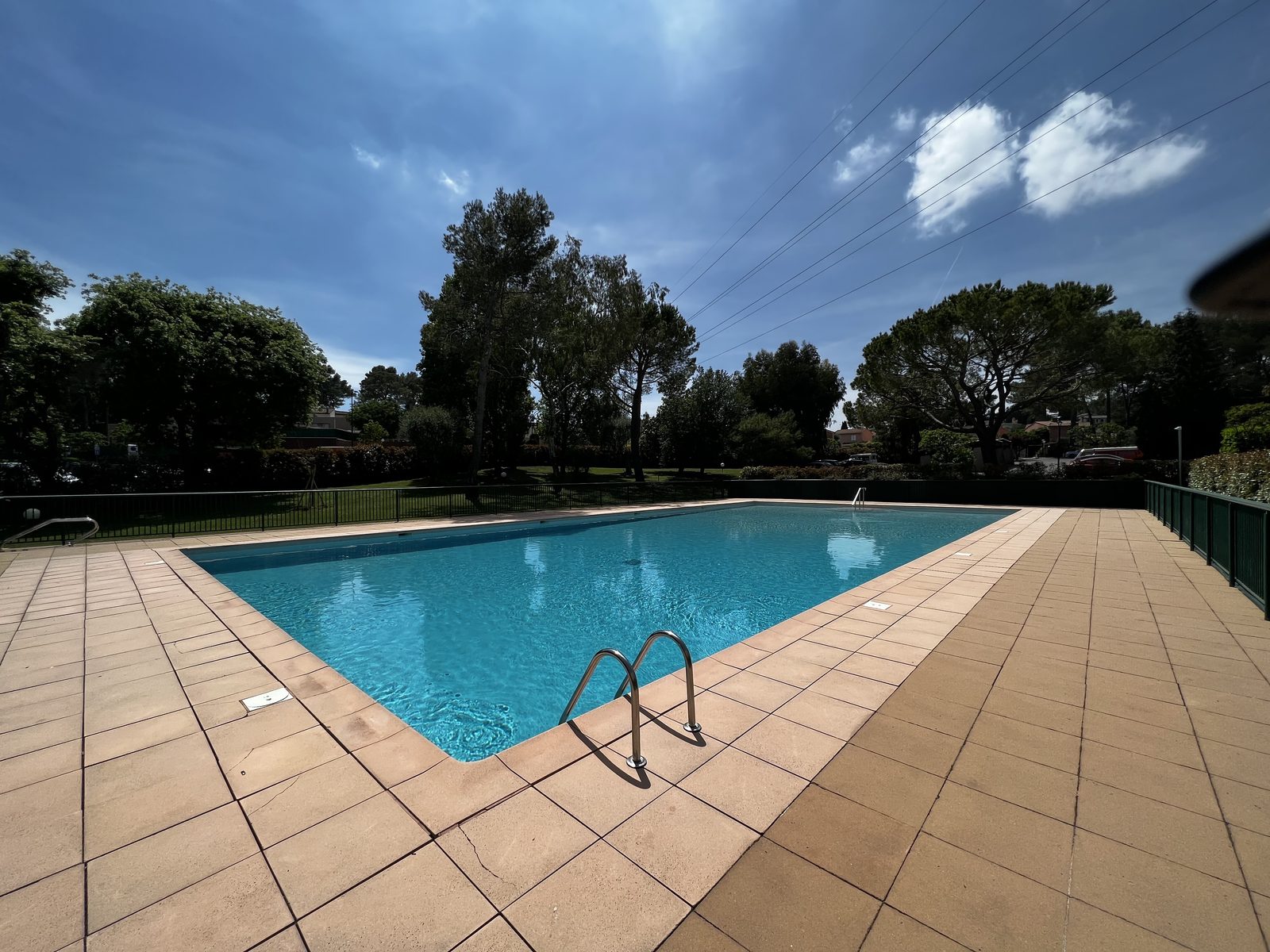 A LOUER APPARTEMENT/DUPLEX MOUGINS 70m² 3Pieces 2 chambres Etg 1/1 - photo 6