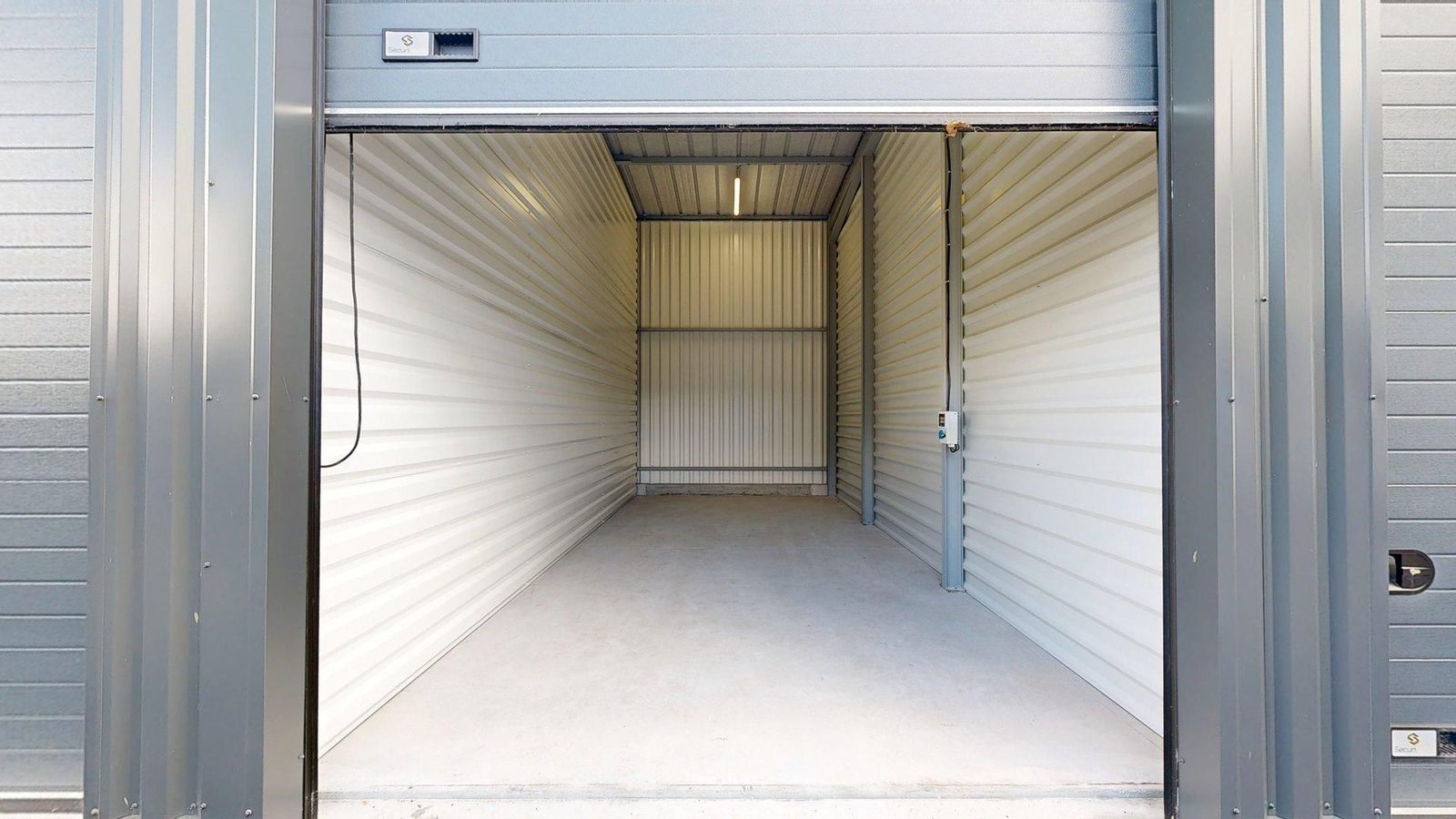 GARAGE 25m²/Idéal stock pro ou garage véhicules - sur site sécurisé avec accès 24h/24 - photo 1