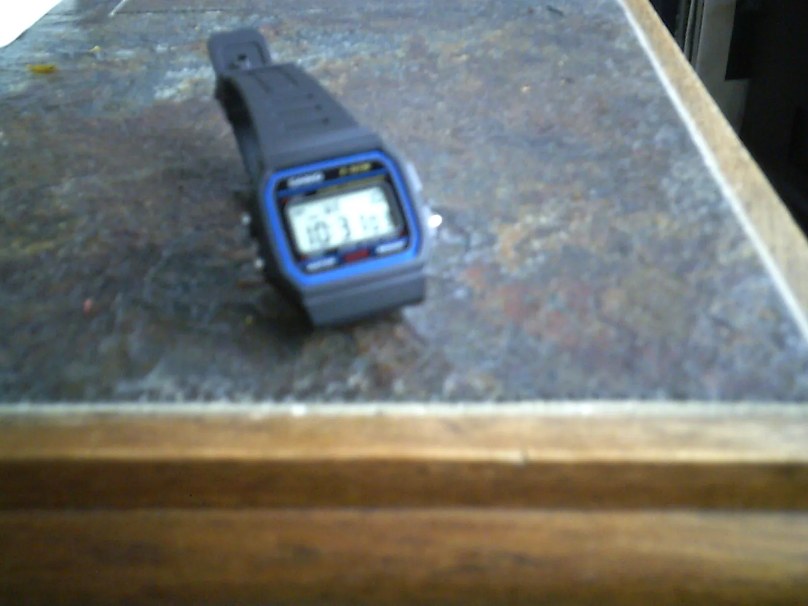 vend  une  montre  casio    multi fonctions - photo 1